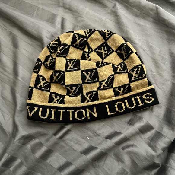 Barely worn like new no box. - Picture 3 of 4